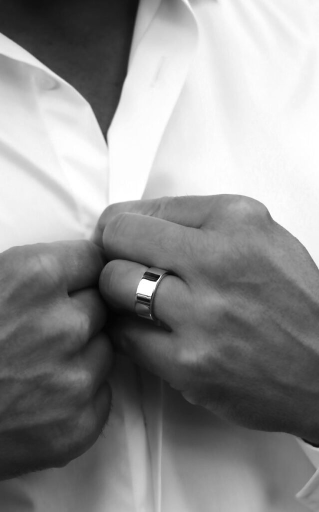 Best men's accessories in tirur-edge silver ring